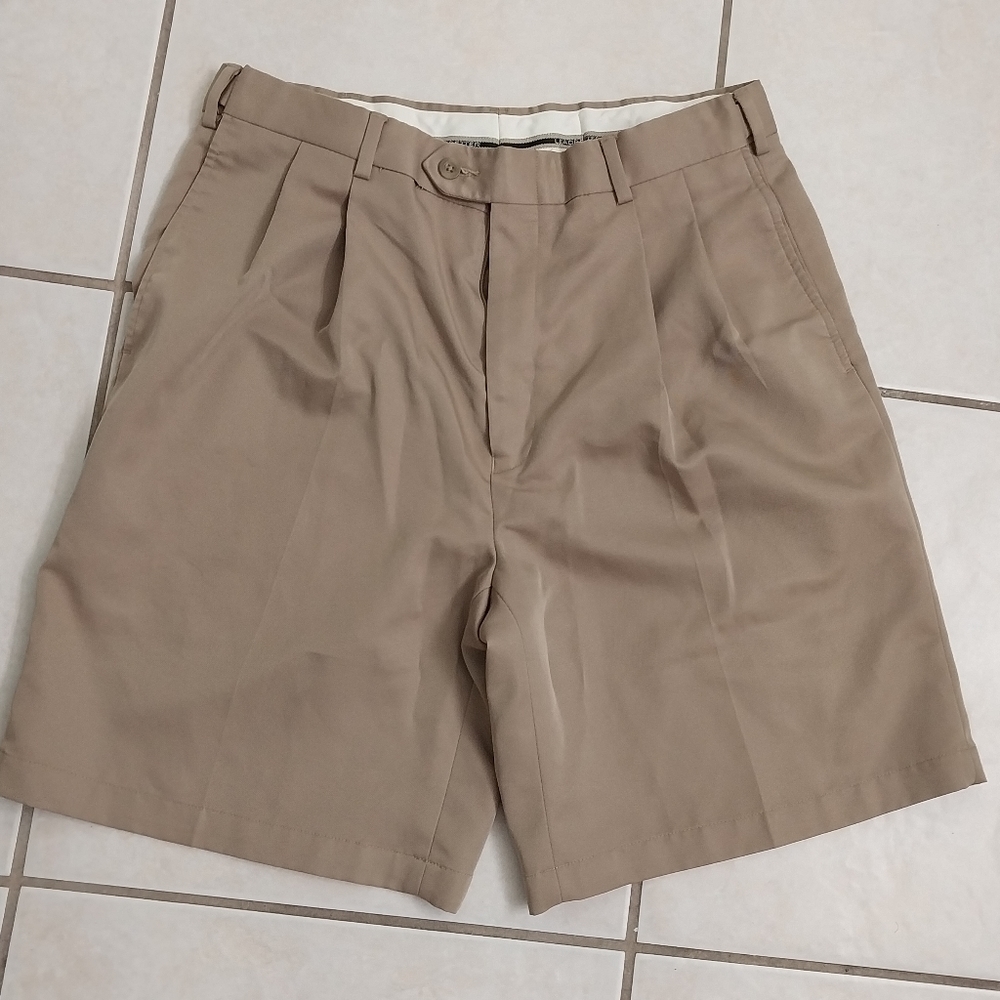 Jos A Bank Ledbetter Mens Tan Pleated Golf Adjustable Waist Shorts sz 33